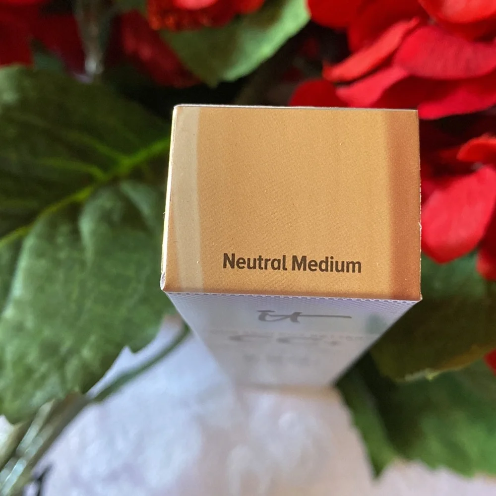Last One! It Cosmetics CC+ Cream Neutral Medium - Picture 4 of 6
